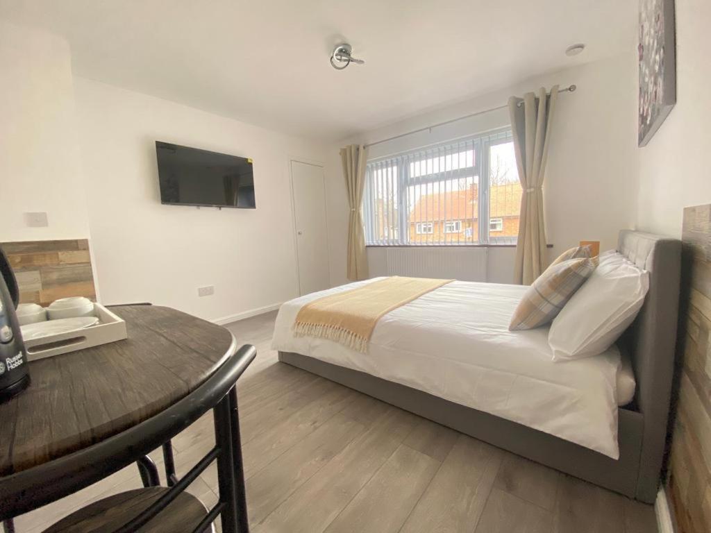 Gatwick Deluxe En-Suite Rooms Horley Exterior foto