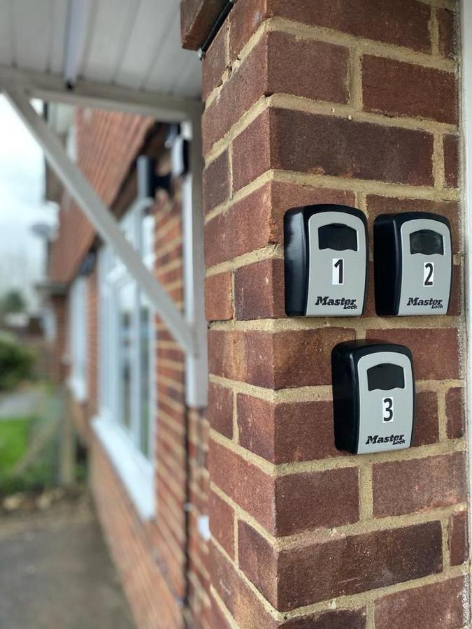 Gatwick Deluxe En-Suite Rooms Horley Exterior foto