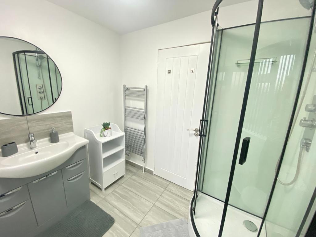 Gatwick Deluxe En-Suite Rooms Horley Exterior foto
