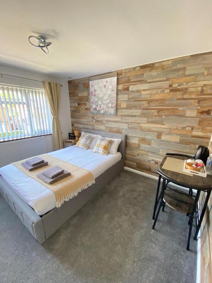 Gatwick Deluxe En-Suite Rooms Horley Exterior foto